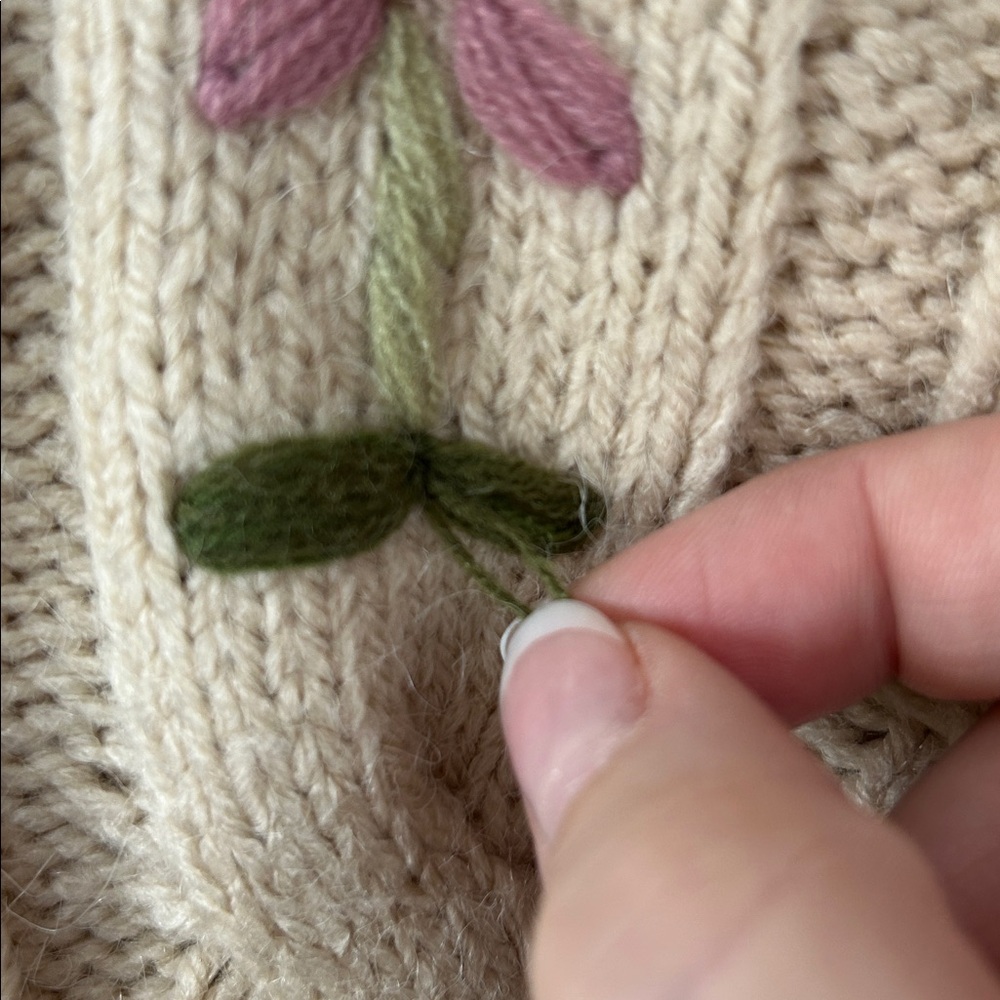 In Loom Chunky Cable Knit Floral Flower Embroidered Sweater Size Large‎ - Picture 6 of 7